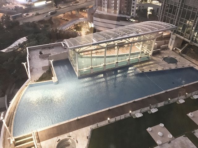 戶外特大泳池 - 荃灣西如心酒店