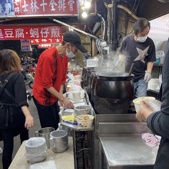 ［台北/士林］ 士林十全排骨🐷｜冬天的好朋友👉🏻藥燉排骨，喝完身體都暖了呢☺️ 