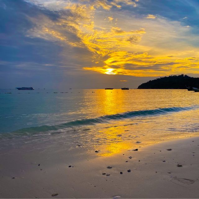 หาดพัทยา หลีเป๊ะ สตูล หาดสวย น้ำใส บรรยากาศดี