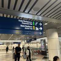 抵達吉隆坡國際機場
