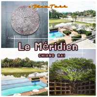 Pool กว้างใหญ่เชื่อมต่อสู่บ่อน้ำธรรมชาติ
