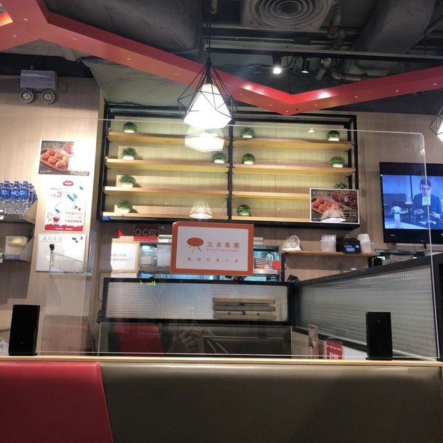 兩個人都唔會食得晒嘅巨size蛋包飯🍚