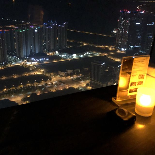 야경이 아름다운 65층 BAR