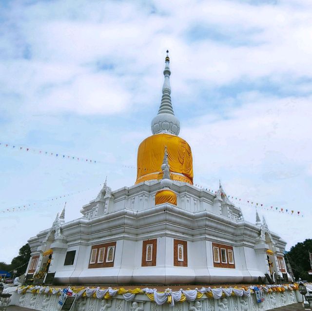 ชวนไปไหว้พระบรมธาตุนาดูน  อ.นาดูน จ.มหาสารคาม