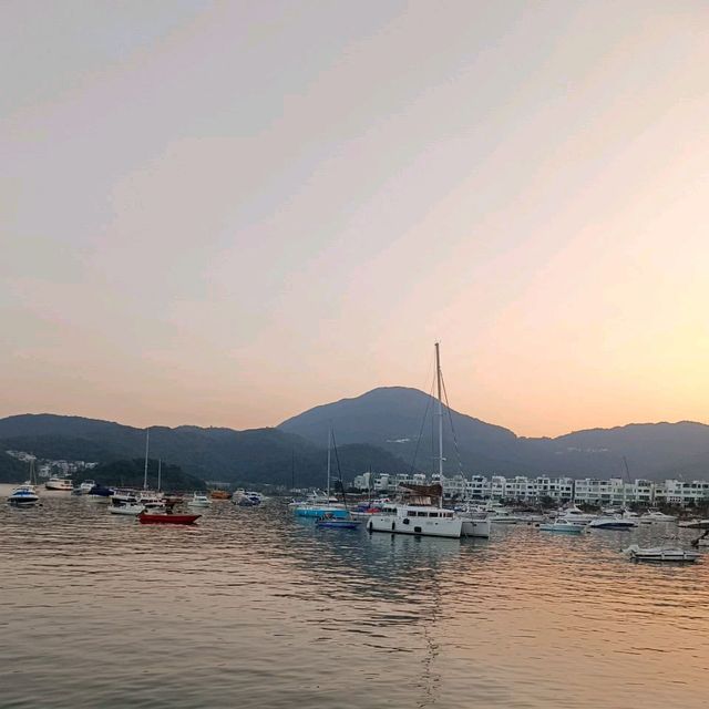 盡攬西貢，白沙灣碼頭，山脈，海水，船舶美景！非常浪漫！