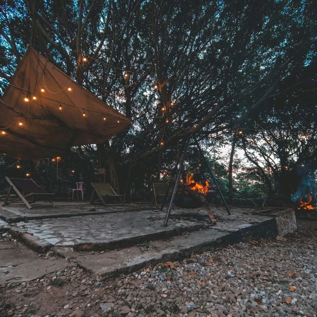 森林與篝火的夜晚 花蓮鹽寮秘境餐廳-賣火柴的餐桌