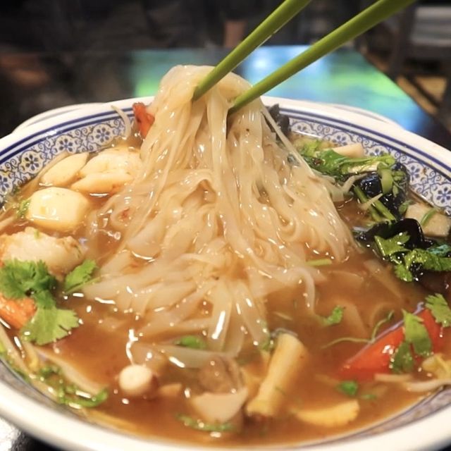 또 먹고싶고 또 생각나는 베트남 쌀국수 맛집 ‘신촌 맘맘테이블’
