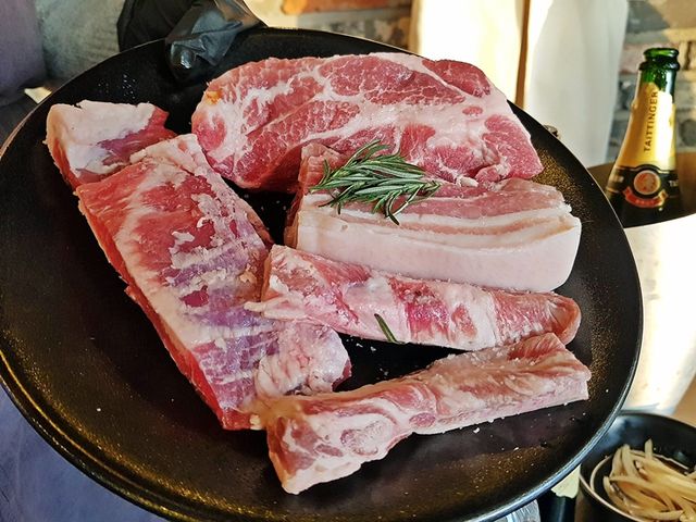 수준 높은 이베리코 돼지 맛집. 이태원 소설옥