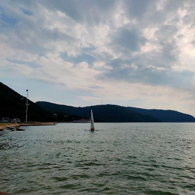 อ่าวนาวิกโยธิน หาดเตยงาม (Toey Ngam Beach)