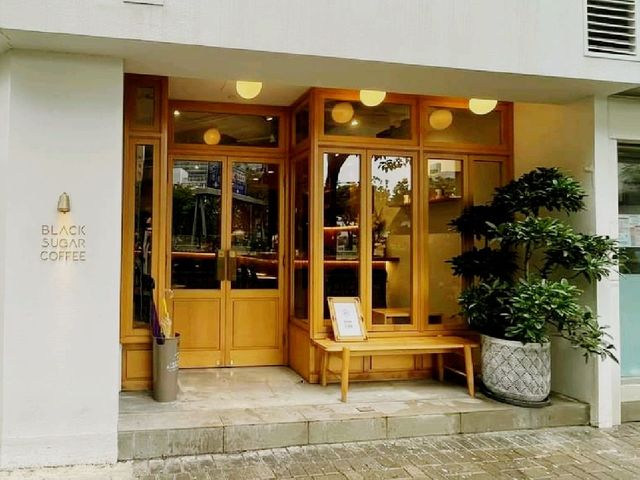 Quality cafe in Whampoa