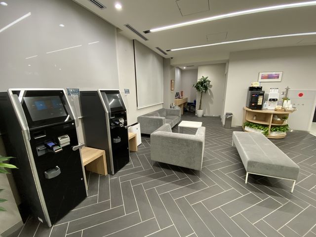 博多駅発着の電車が丸見え。トレインビューホテル。