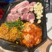 🇰🇷韓国ソウル /地下鉄２号線ライン グイ駅💚絶品🥇サムギョプサルのお店 황금돼지🐷