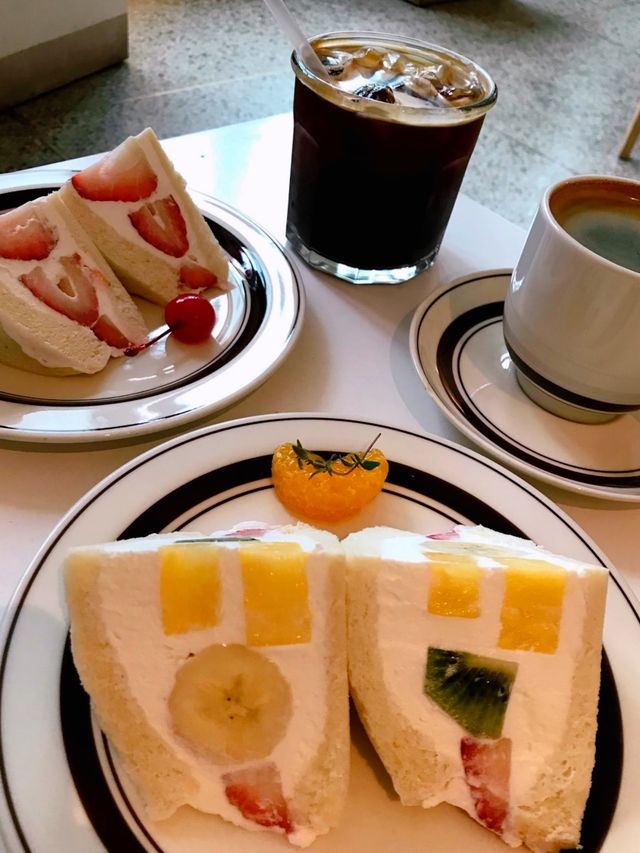 韓国/ソウル【乙支路】フルーツサンドが食べられるお店🍓🍊🥝