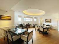 Exclusive club lounge experience