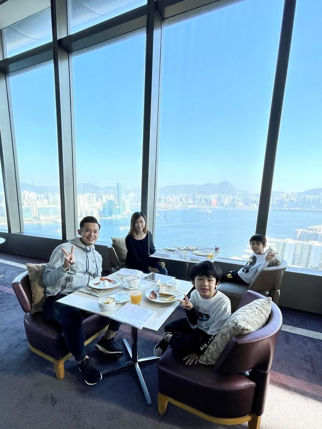 圓形浴缸打卡一流 | 生日送美酒