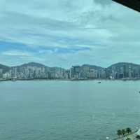 "海景咖啡廊，自助餐很棒"