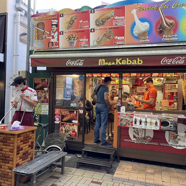 見て、食べて楽しい大須商店街