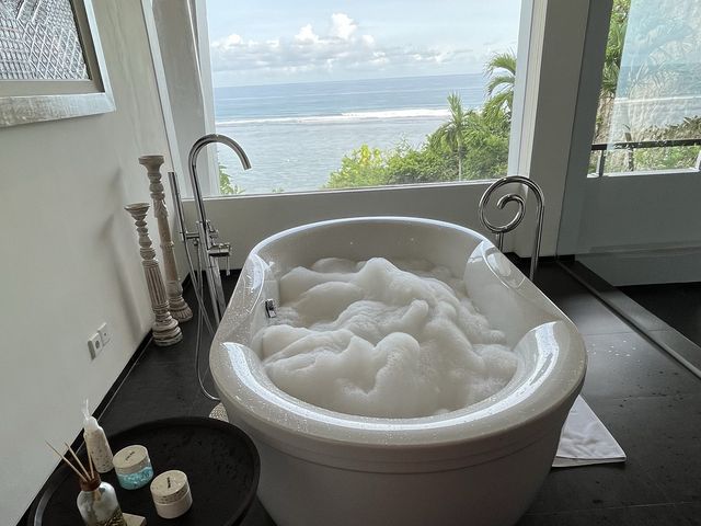 Honeymoon Ocean Front Suite - Samabe Bali