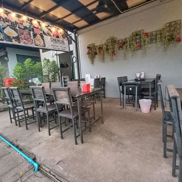 ร้านone more shabu @หน้าบ้านเอื้อกบินทร์