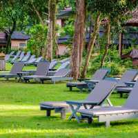 รีสอร์ทเขาหลักที่กลมกลืนกับธรรมชาติ