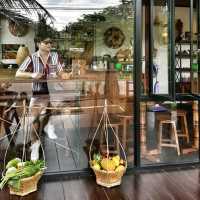 ตาลอัมพวา คาเฟ่วิวสวนในแบบใกล้ชิดธรรมชาติ