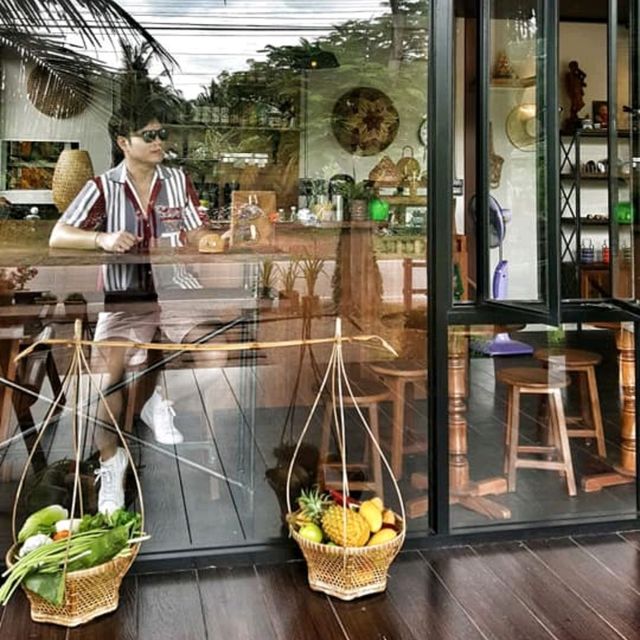 ตาลอัมพวา คาเฟ่วิวสวนในแบบใกล้ชิดธรรมชาติ