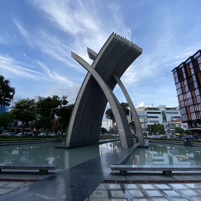 Hoang Van Thu Park