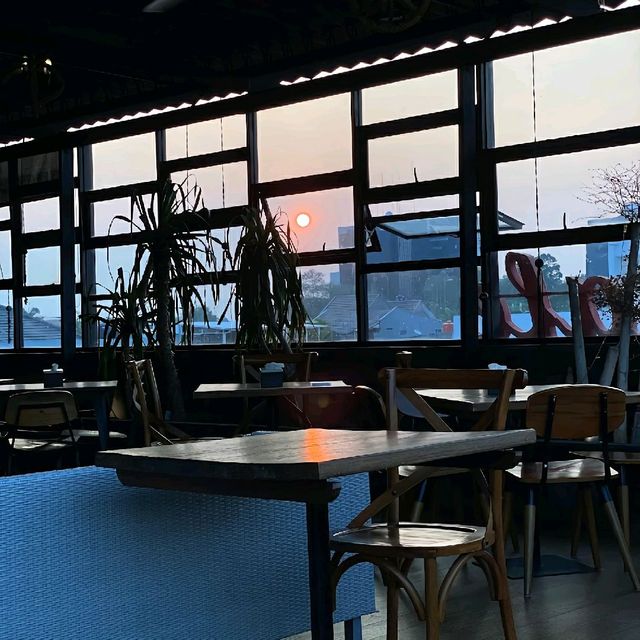 Upstairs Rooftop Cafe