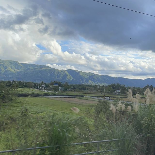 搭乘首航EMU3000新自強號，一起去旅行吧