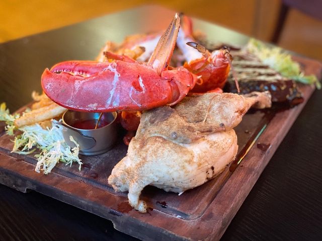 熱門小店🔥一個拼盤食齊海陸空🦞🐖🐓
