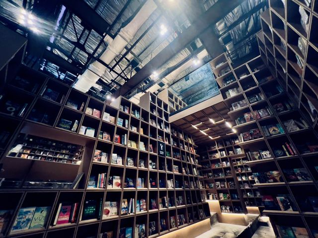 📚ร้านหนังสือเก๋ ถ่ายรูปๆสวยๆห้ามผลาด📸