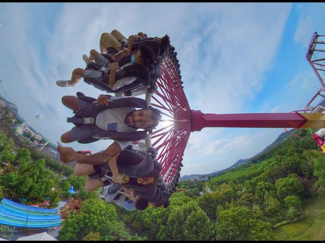 Gyro Swing at Shanghai Happy Valley 😃