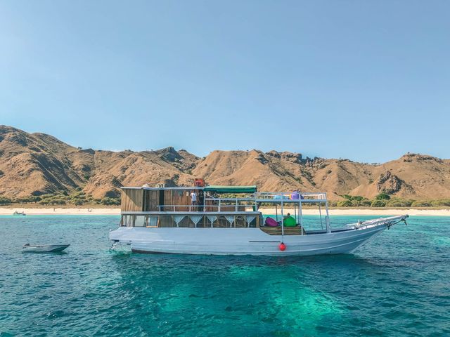 Sharing Phinisi boat tour Komodo 3 days 2 night