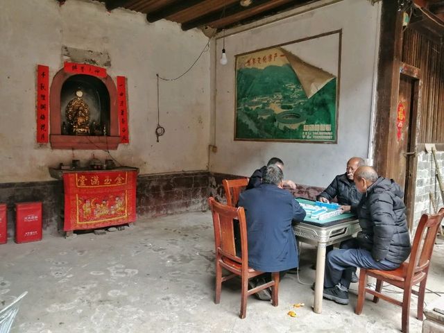Hekeng: quiet, non-commercial tulou cluster Hekeng: quiet, non-commercial tulou cluster