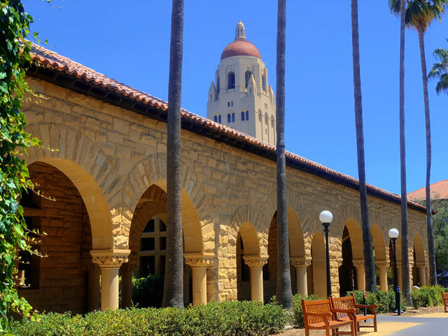 The wind of freedom always blows: Stanford University, the world-renowned immersive playground for children of prestigious schools.