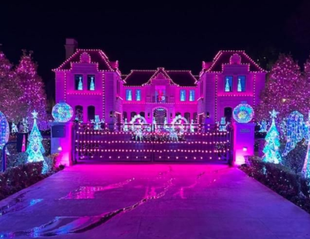 Christmas Lights, Chocolate and Sips Tours | 4925 Greenville Avenue