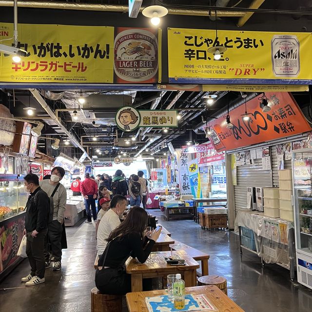 【高知】美食グルメが集まるスポット！ひろめ市場