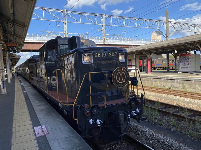 2024年3月頃運転終了。車齢100年越え。日本で最も古い現役の蒸気機関車がけん引する列車『SL人吉』外装。