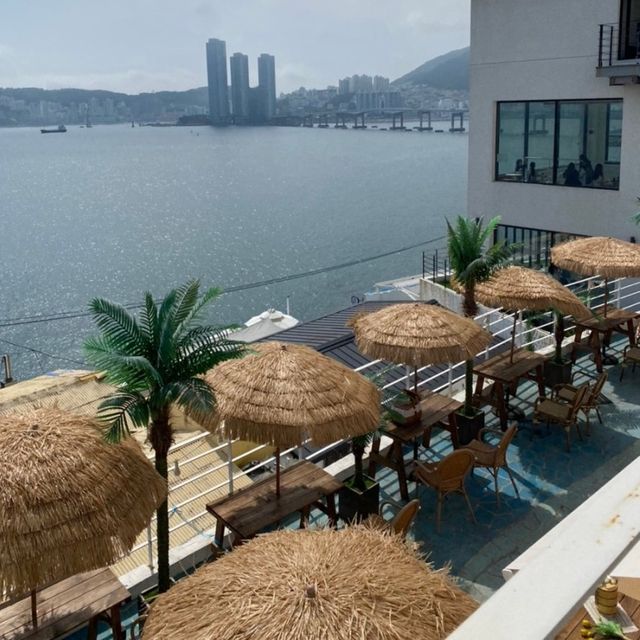 동남아 휴양지 분위기 뿜뿜 흰여울문화마을 카페_'흰여울비치'
