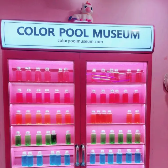 Take lots of photo @ Color Pool Museum 