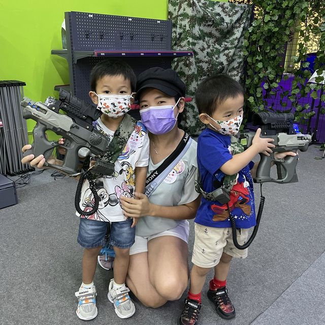 《親子叢林激光槍戰》