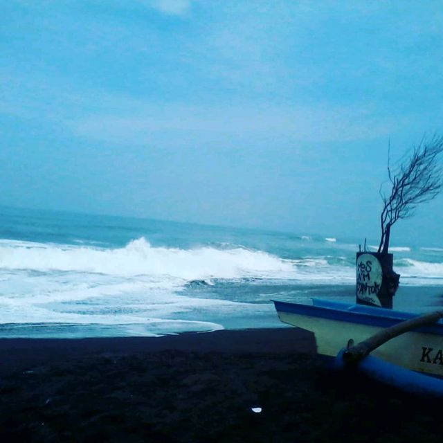 KUWARU BEACH YOGYAKARTA