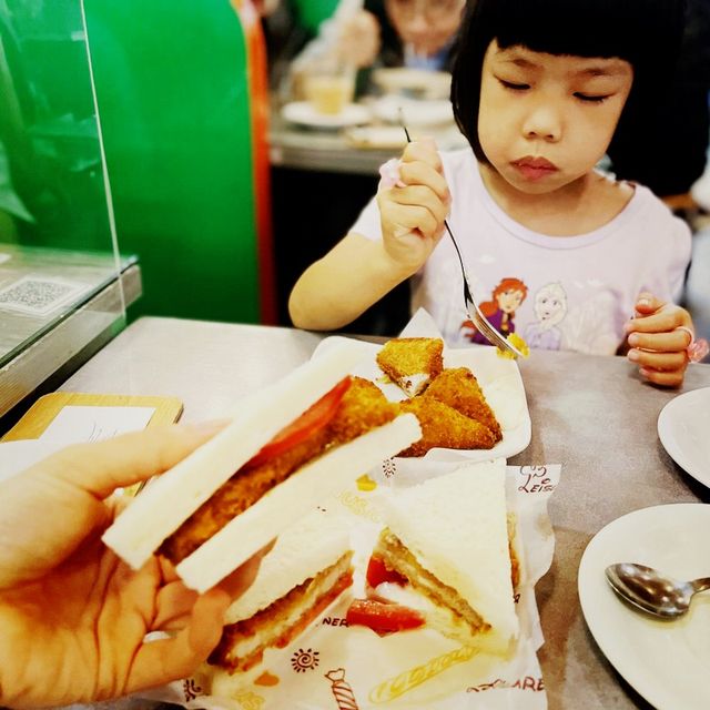 入坪洲必食超鬆化蝦多士🦐 