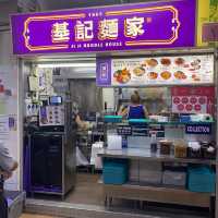 Long queue for noodles 