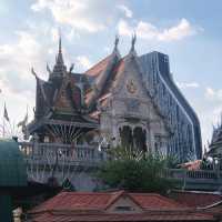 Royal Buddhist temple in the heart of bkk 