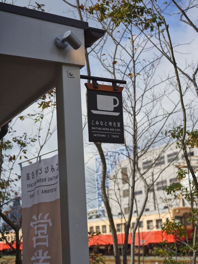 小湊鐵道が目の前のカフェ　こみなと待合室
