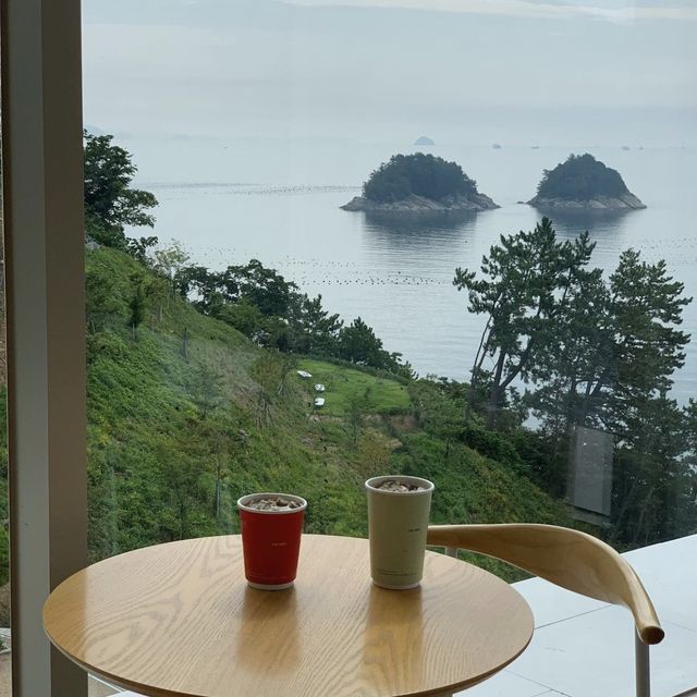 여수바다를 볼 수 있는 ‘모이핀’ 카페