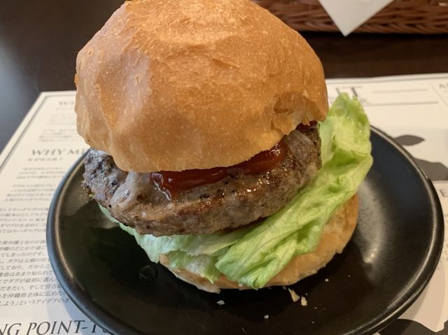 沖縄　石垣島ダグズ・バーガーのプレミアム多良間牛バーガーに大満足❗️