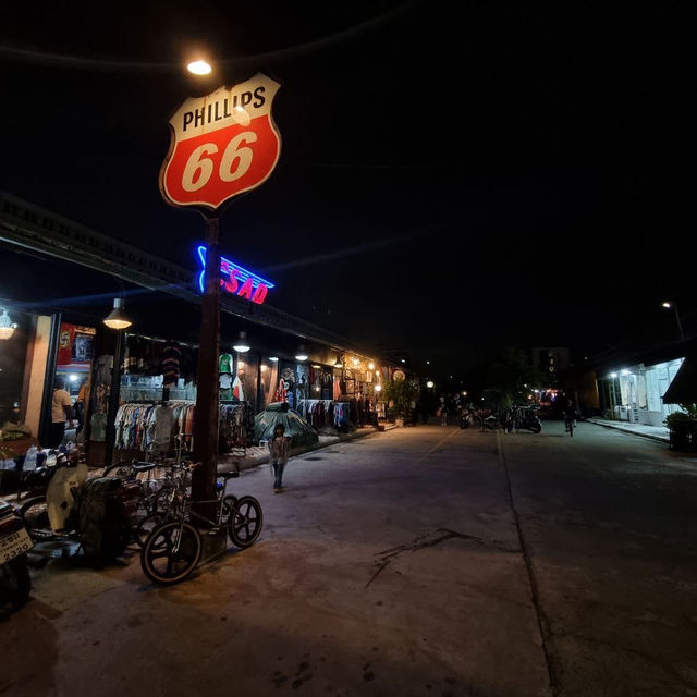 Bangkok Night Market, Srinagarindra