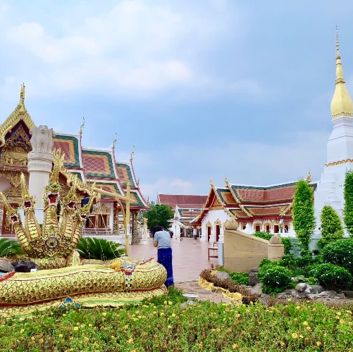 เที่ยวชม วัดพระธาตุเชิงชุมวรวิหาร @สกลนคร